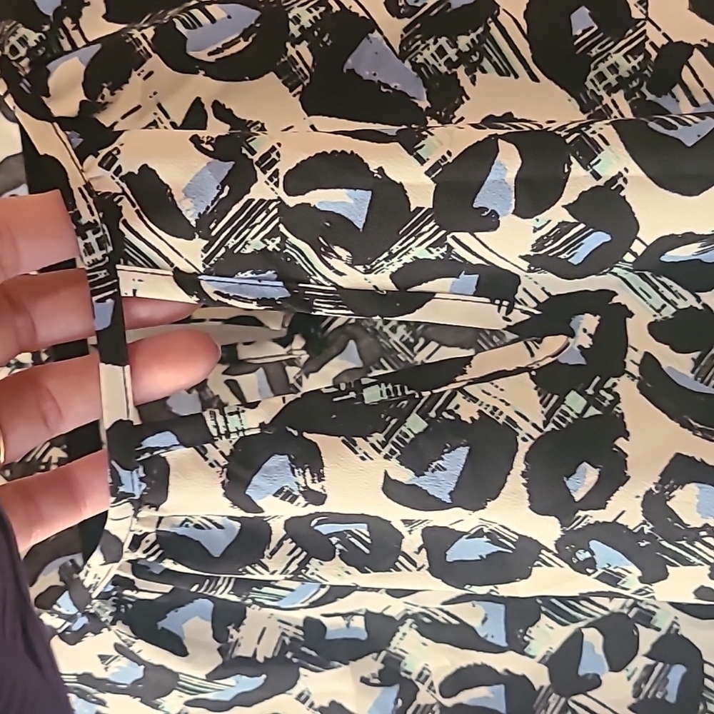 Banana Republic Med cheetah print blouse - Picture 3 of 6